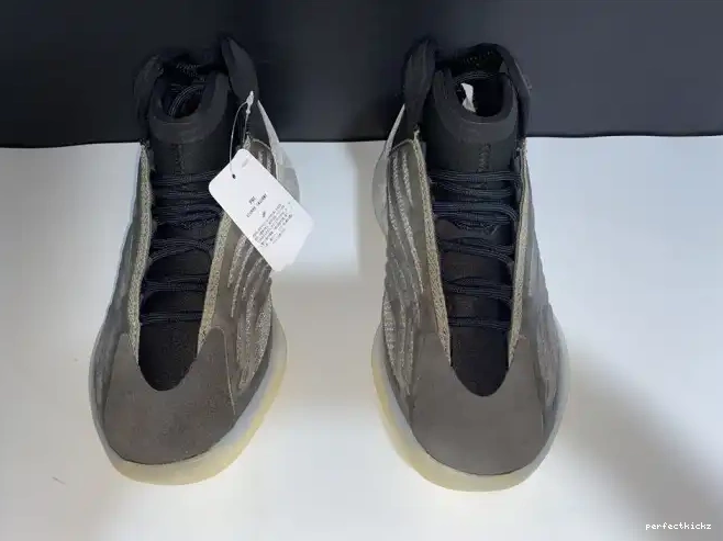 Barium H68771 Quantum Yeezy Adidas 0529